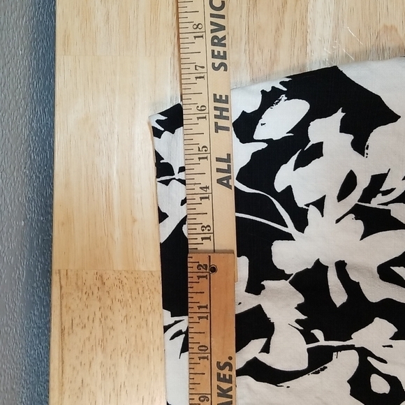 Banana Republic Skirt, Size 10P - Picture 8 of 11